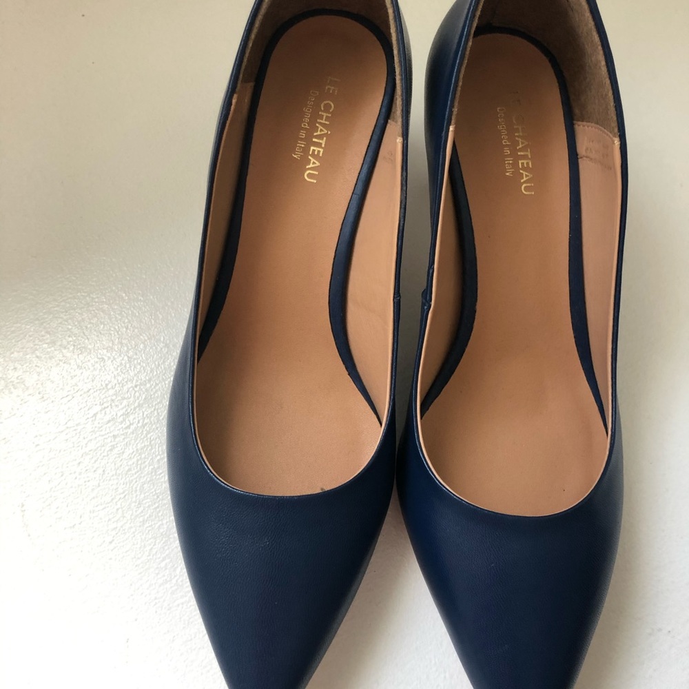Lechateau colour blue pointy toe pump she’s size 7
